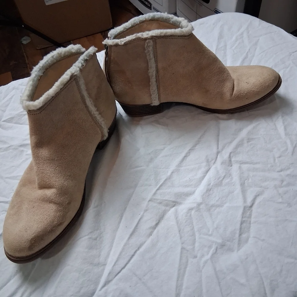 True Craft Booties Size 8 - Picture 2 of 7